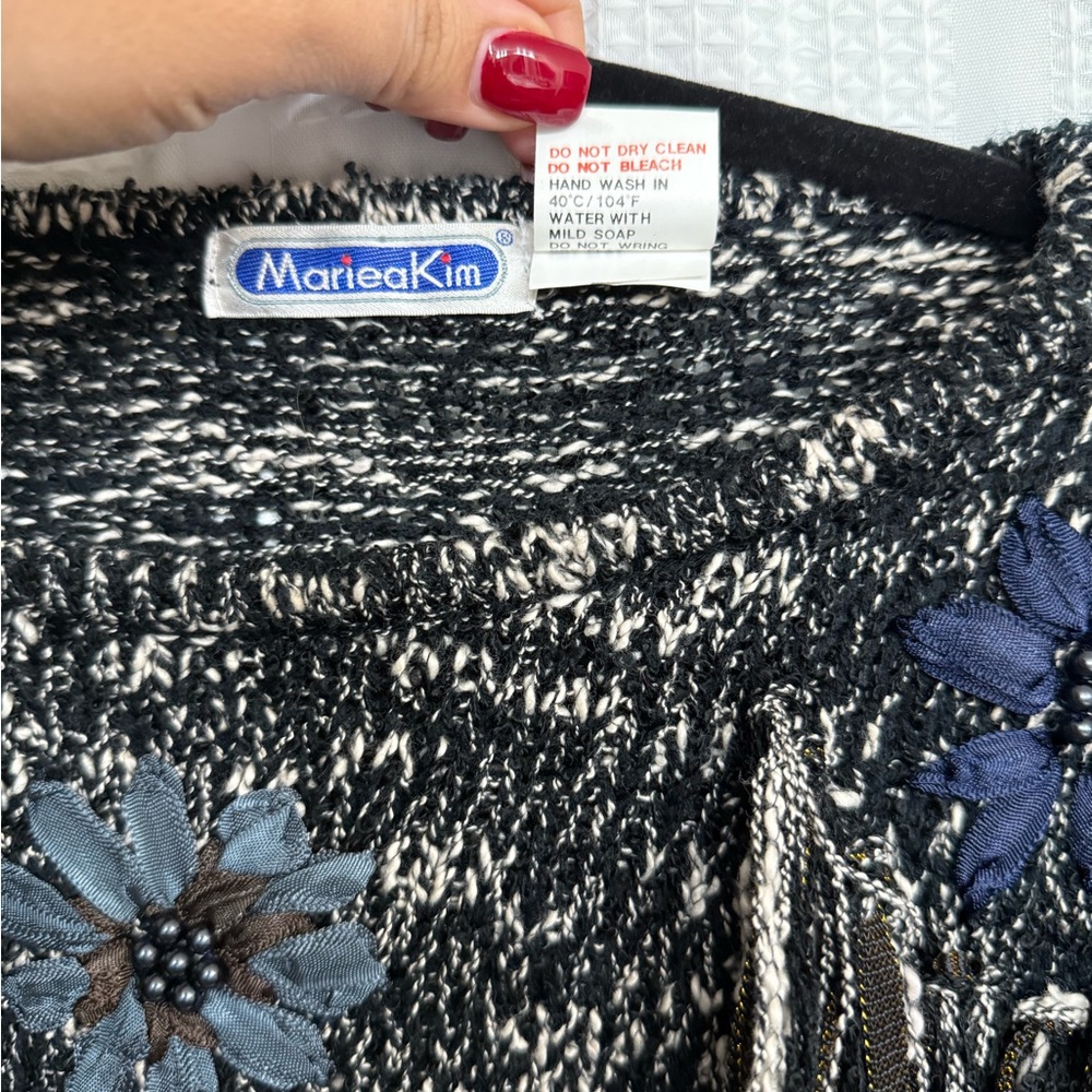 Vintage 80s MarieaKim Chic Black and Gray Floral Sweater - Picture 5 of 7